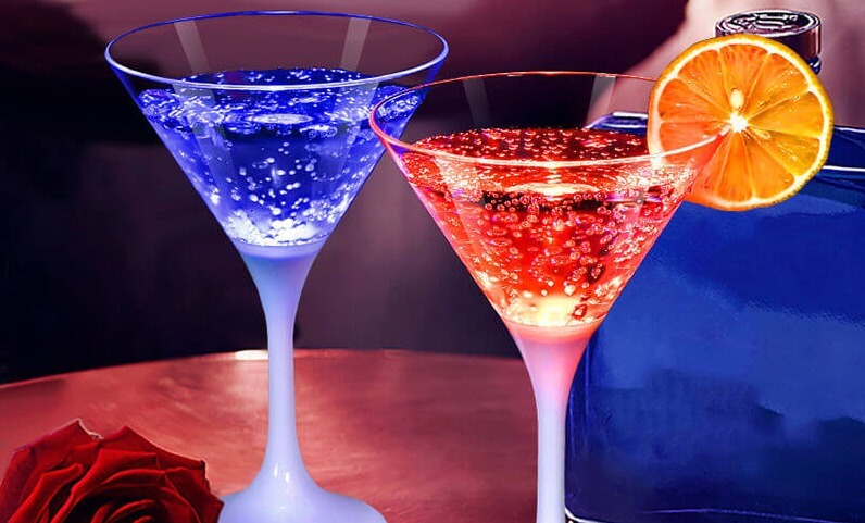 What kind of Led wine glass makes you the center of the party