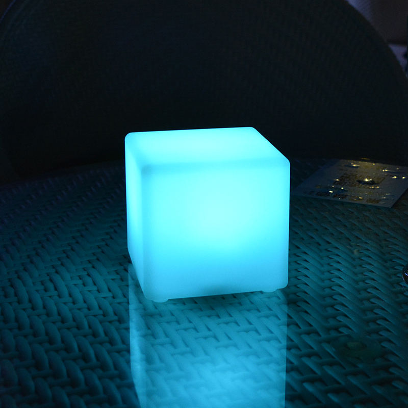Custom Light Up Illuminated Rotomolded Polyethylene Cube Table Lamp