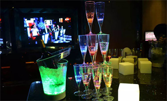 Glow In the Dark Cups Plastic LED Wine Glasses Become Party Favor